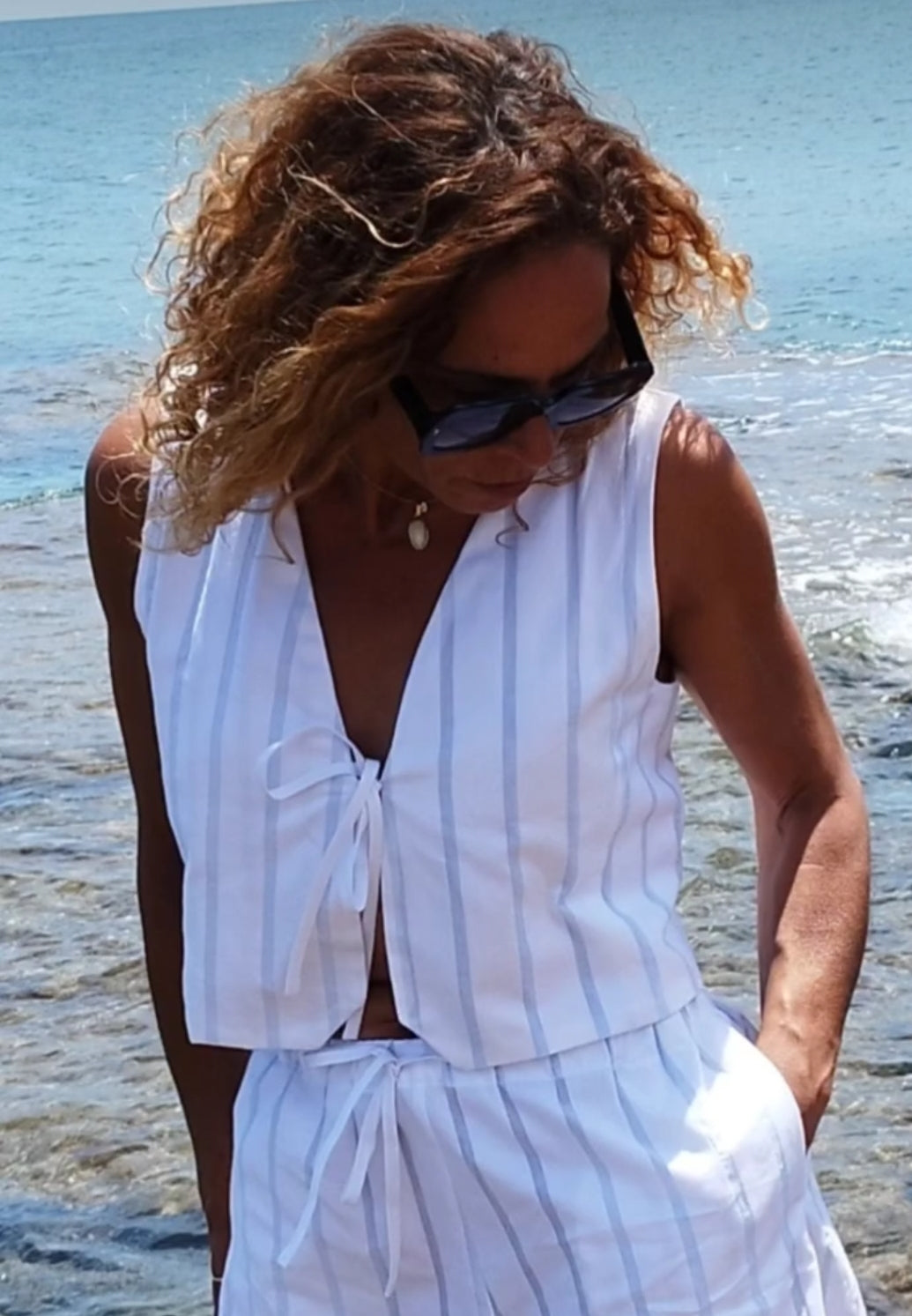 Chaleco Catalina blanco lineas